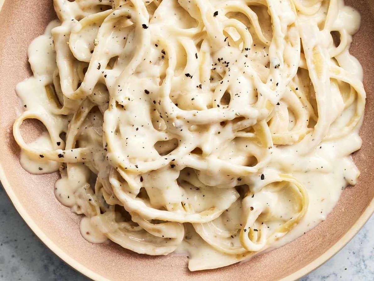 Creamy Fettuccine Alfredo Pasta
